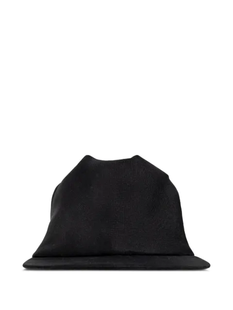 Balenciaga gorra con detalle de mascada