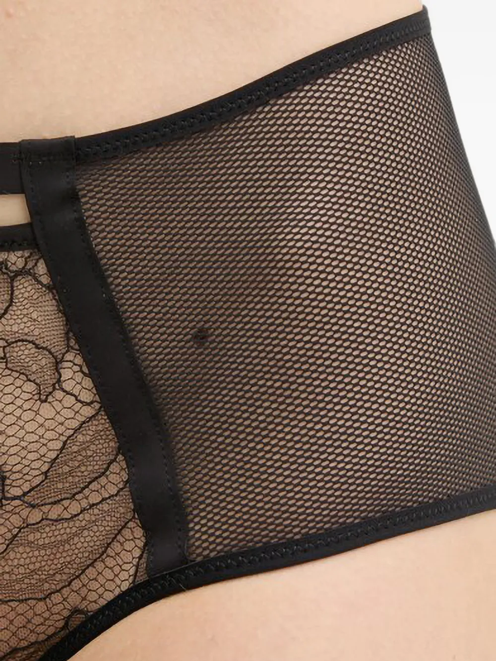 Chantelle Slip met kanten vlakken en mesh Zwart
