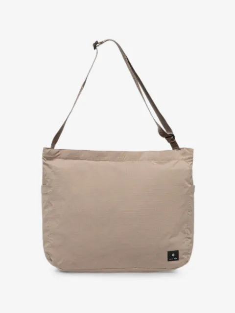 SAMSOE SAMSOE logo-patch shoulder bag