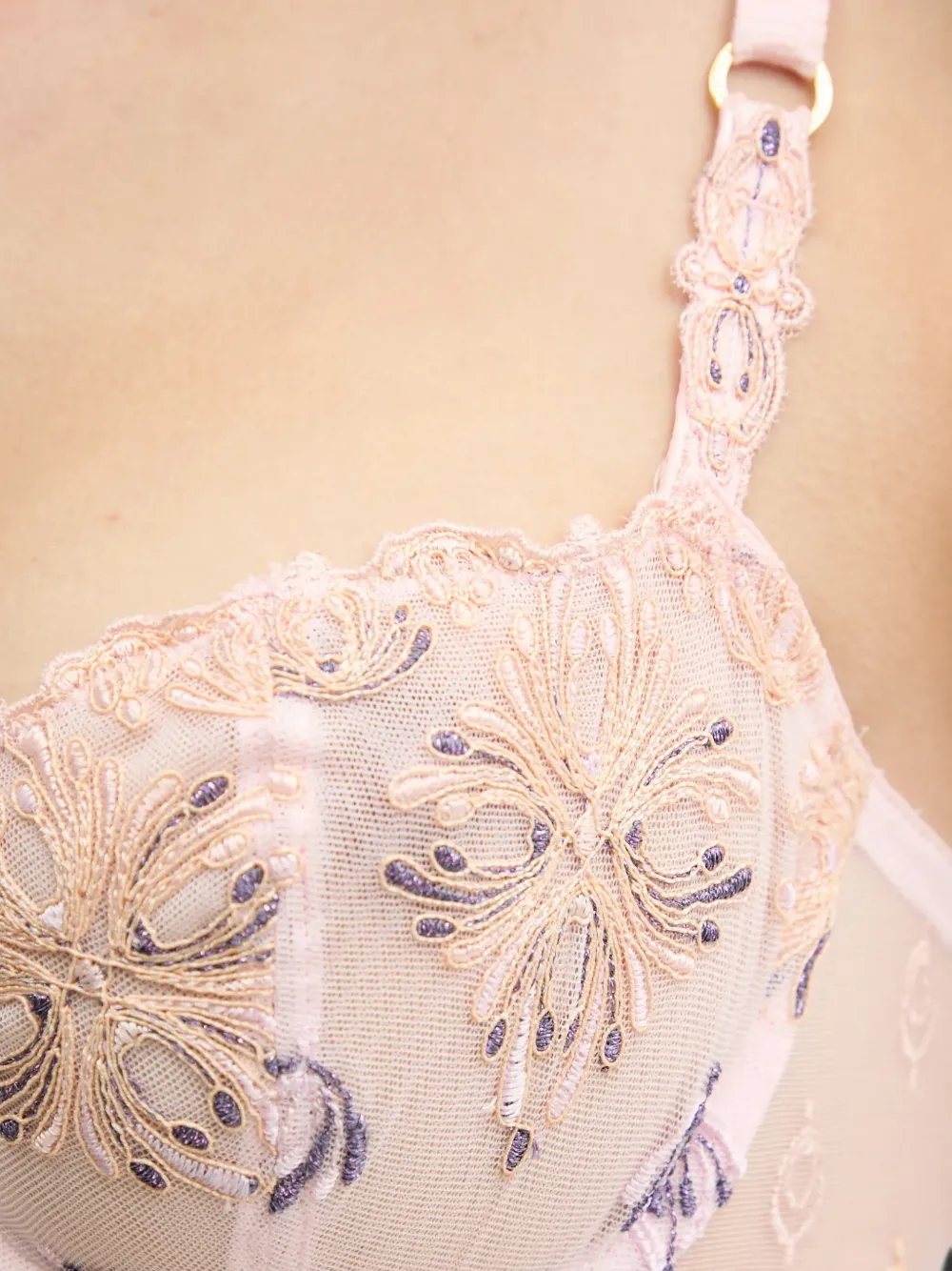 Chantelle embroidered lace-trim bra Roze