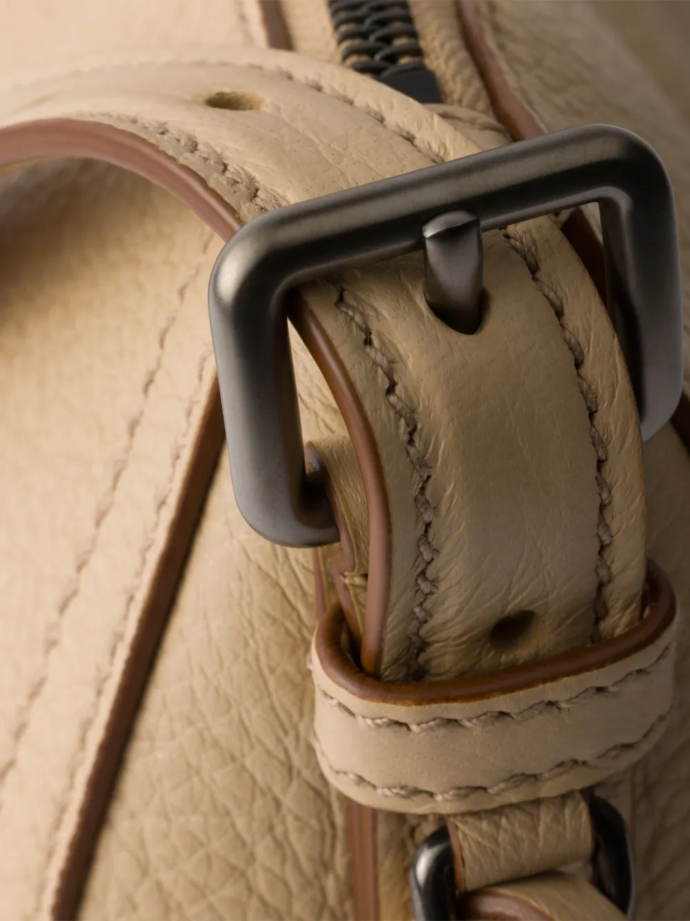 Prada Aimère grote leren schoudertas Beige