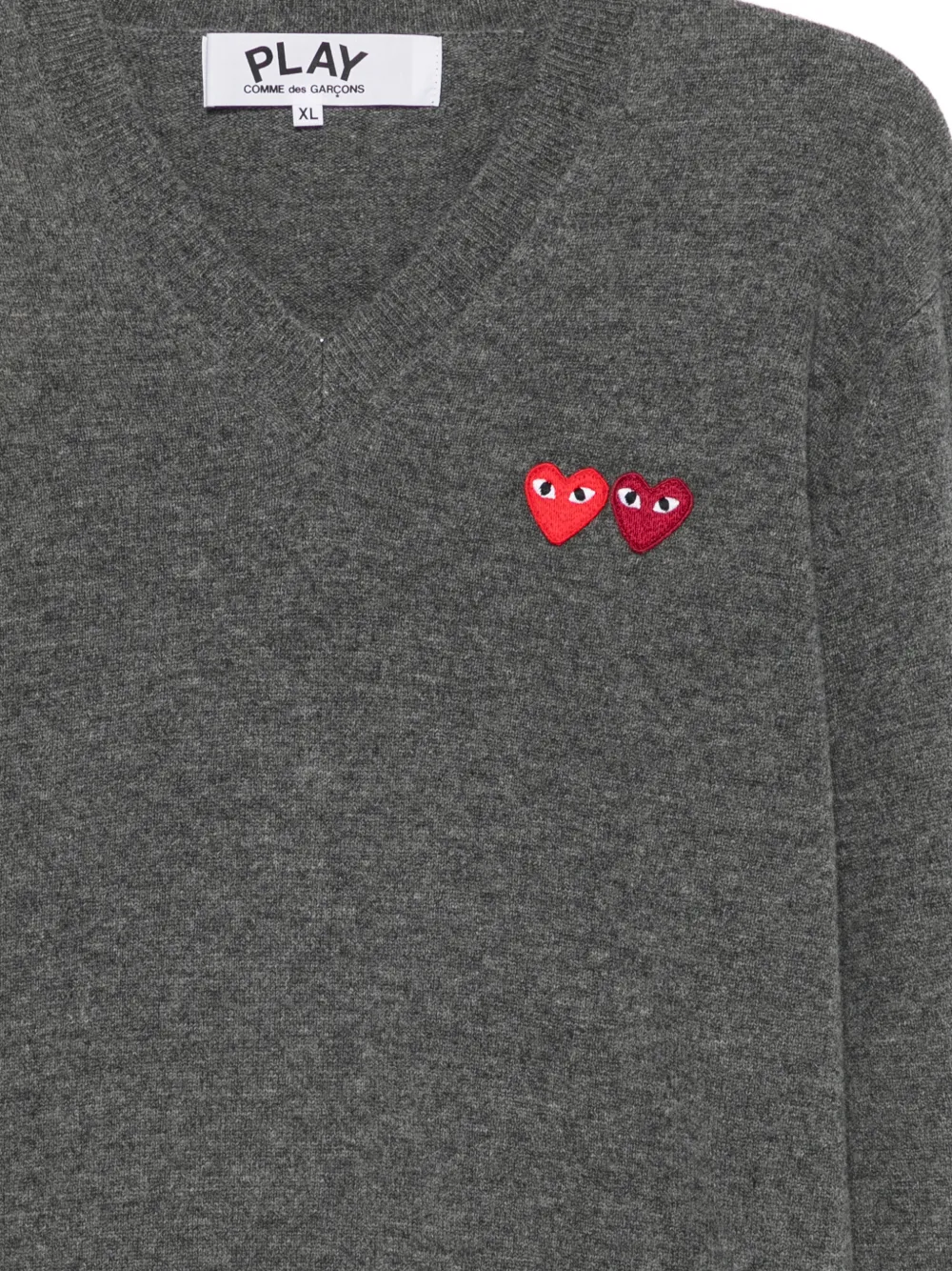 Comme Des Garçons Play Trui met hartpatch en V-hals Grijs