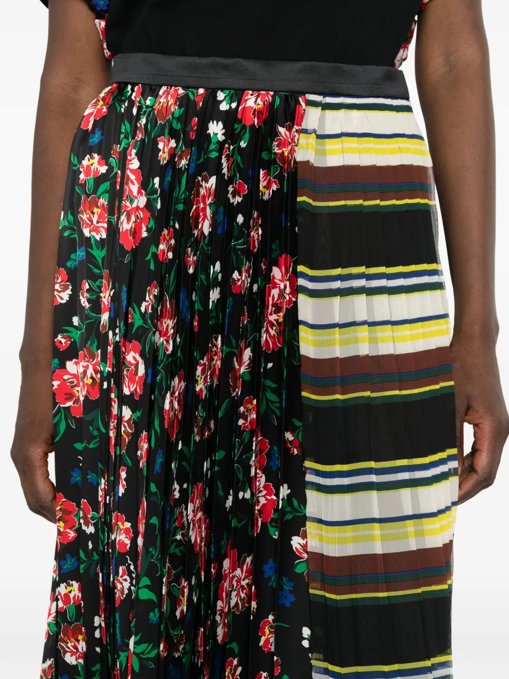 Sacai floral-print pleated-design Midi Skirt | Black | FARFETCH