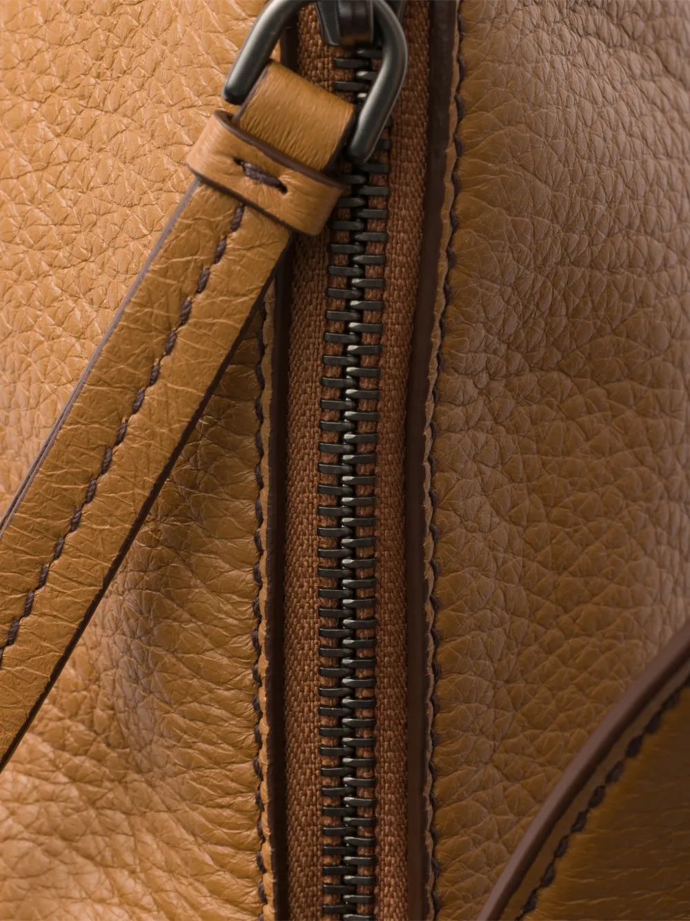 Prada Aimère grote leren schoudertas Bruin