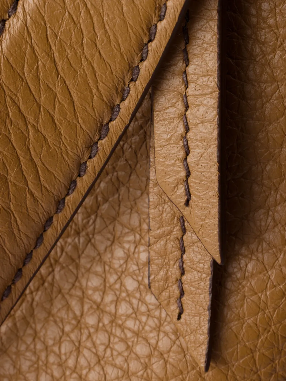 Prada Aimère grote leren schoudertas Bruin