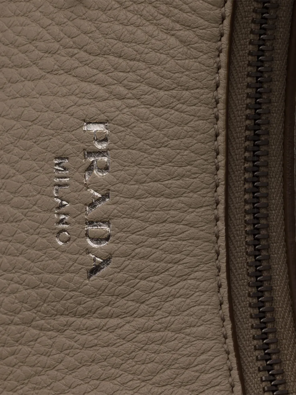 Prada Aimère grote leren schoudertas Grijs