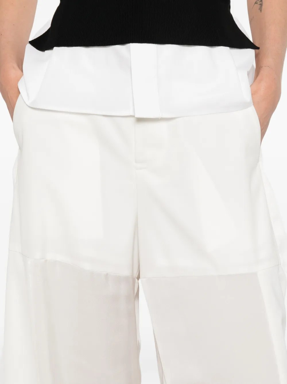 sacai Broek met ceintuur Beige