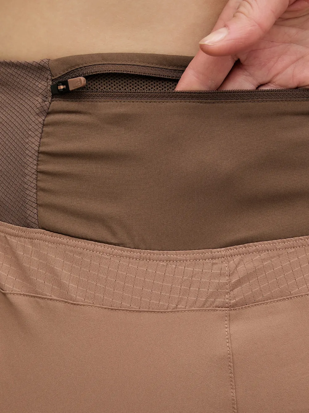 The North Face Shorts met rits en zak Bruin