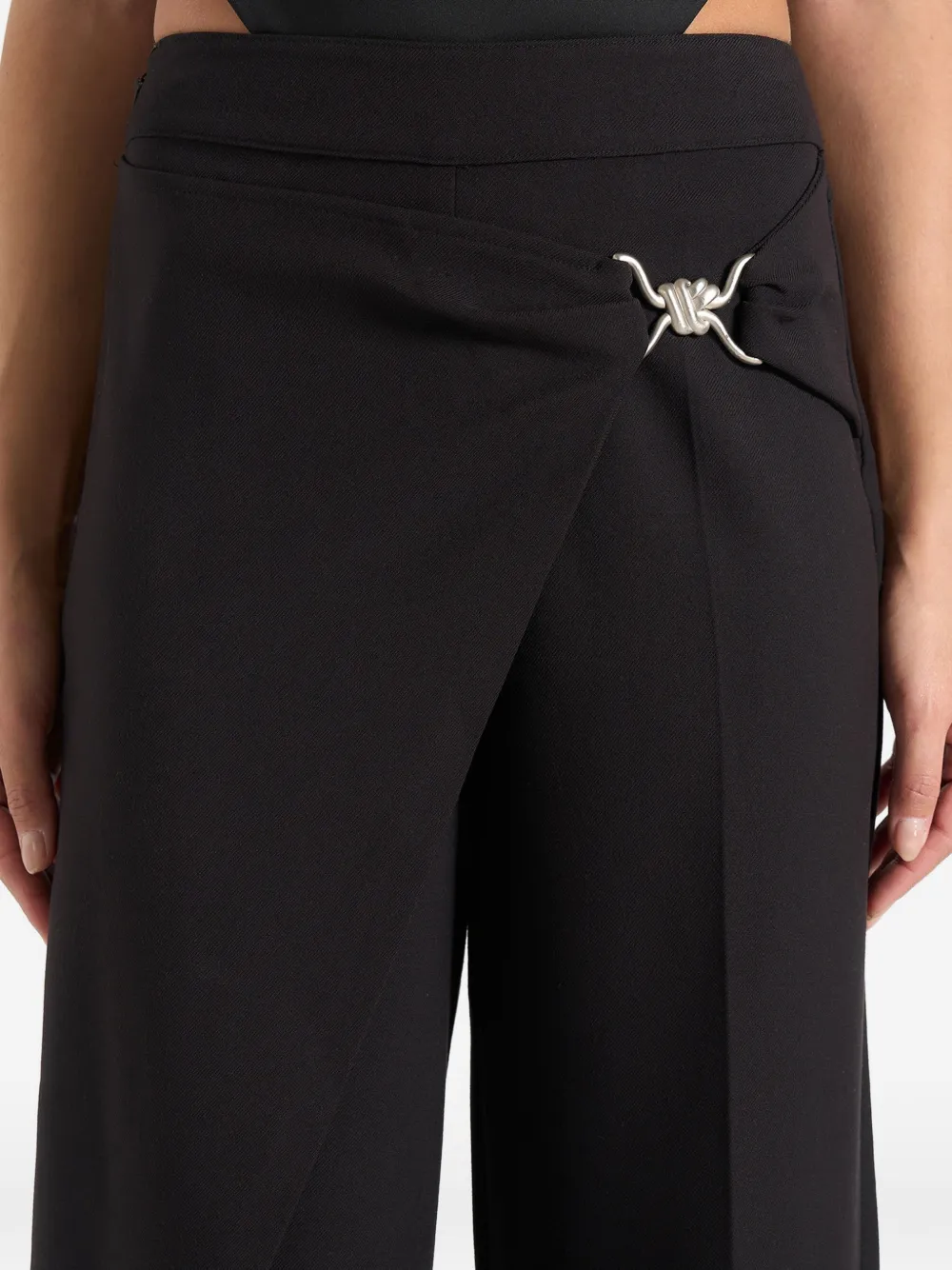 Manière De Voir Beryl wikkelbroek met hardware detail Zwart