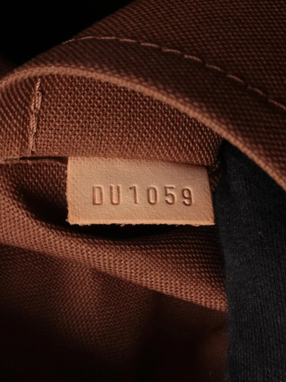 2009 Monogram Thames Gm Shoulder Bag