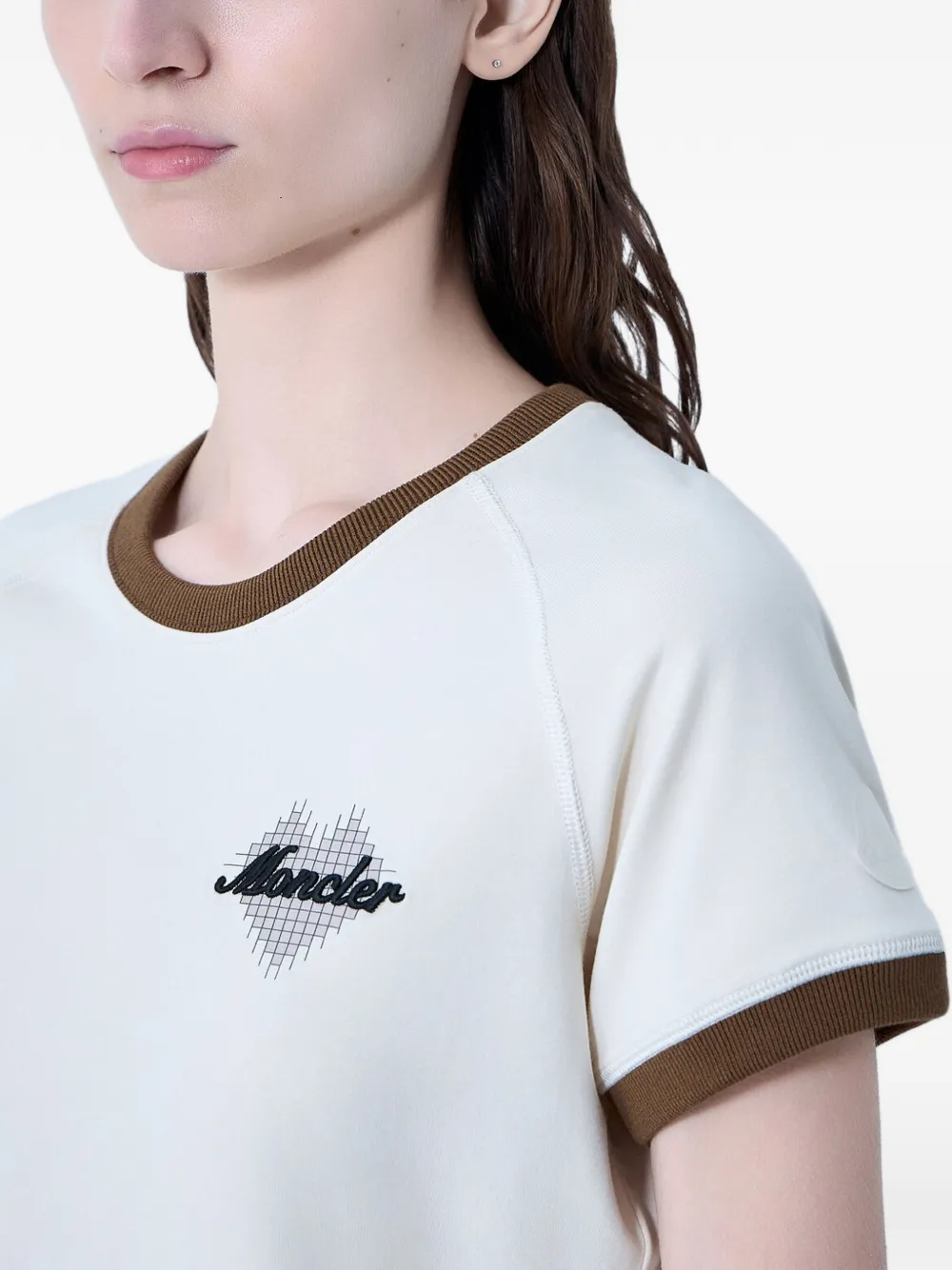 Moncler T-shirt met geborduurd hart Beige