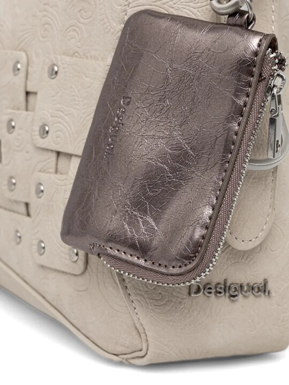 Desigual Schoudertas met studs en reliëf Beige