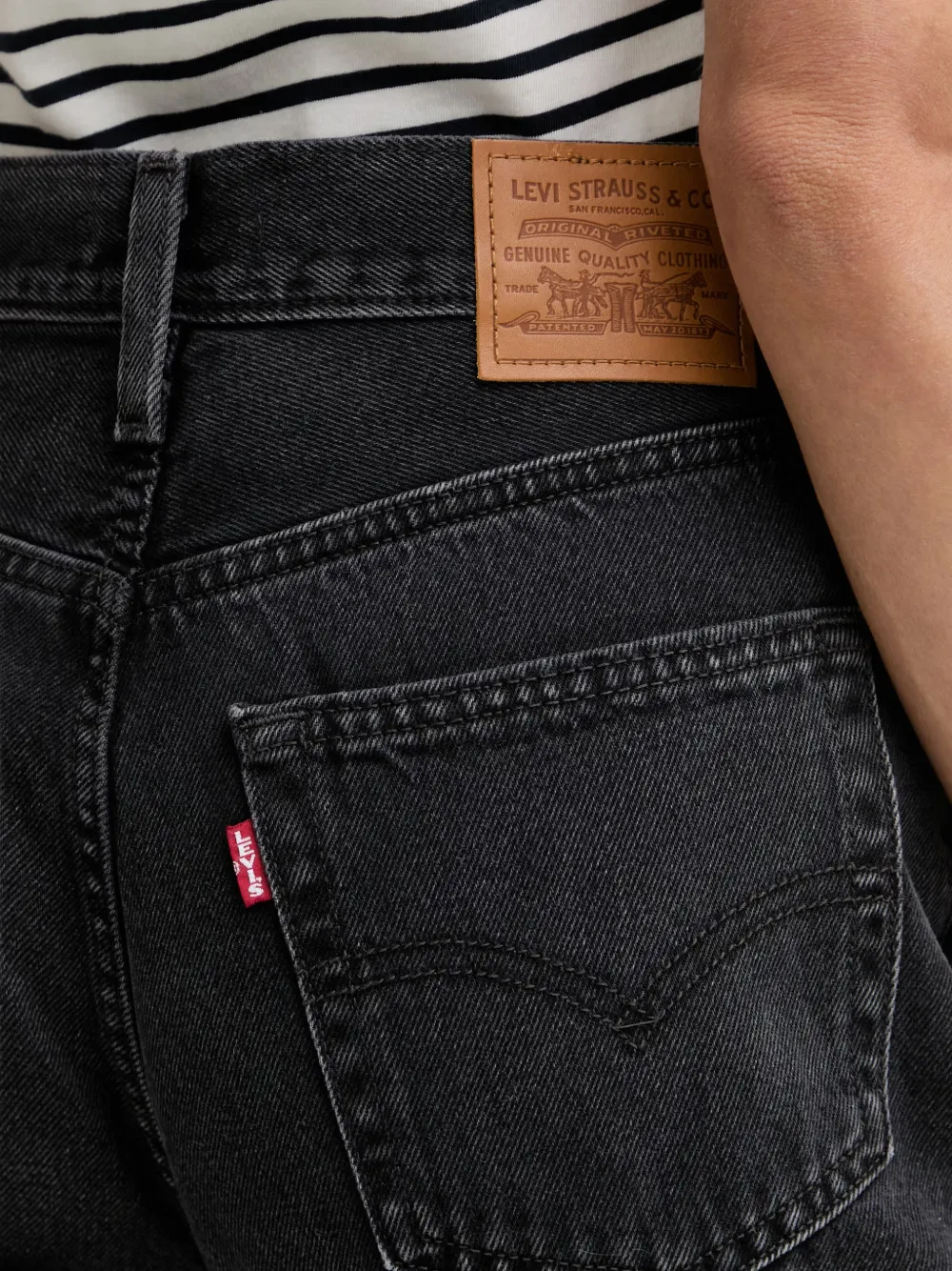 Levi's Easy Dad straight jeans met vervaagd effect Zwart
