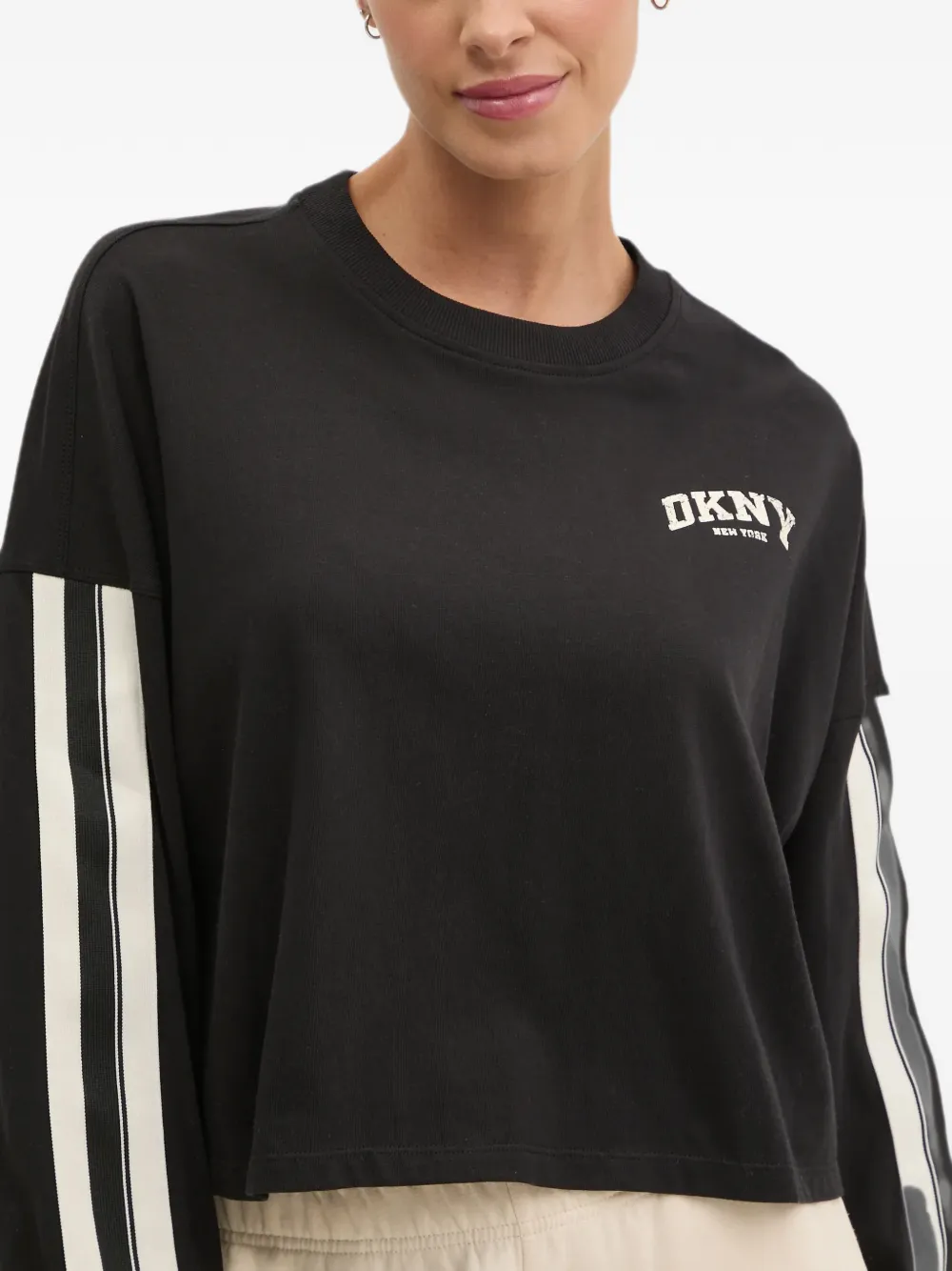 DKNY T-shirt met gestreepte mouwen Zwart