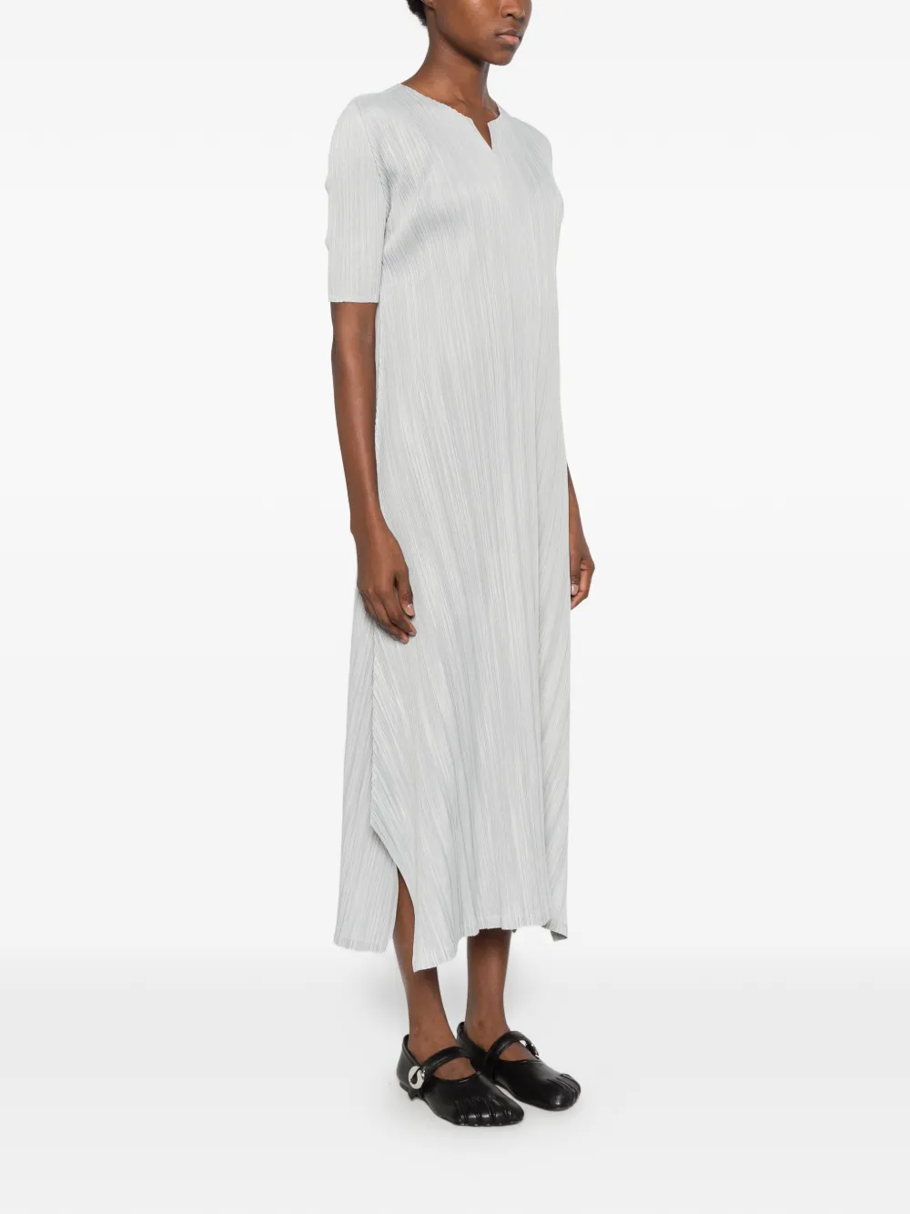 Pleats Please Issey Miyake pleated V-neck mididress Grijs