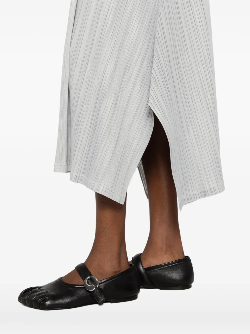 Pleats Please Issey Miyake pleated V-neck mididress Grijs