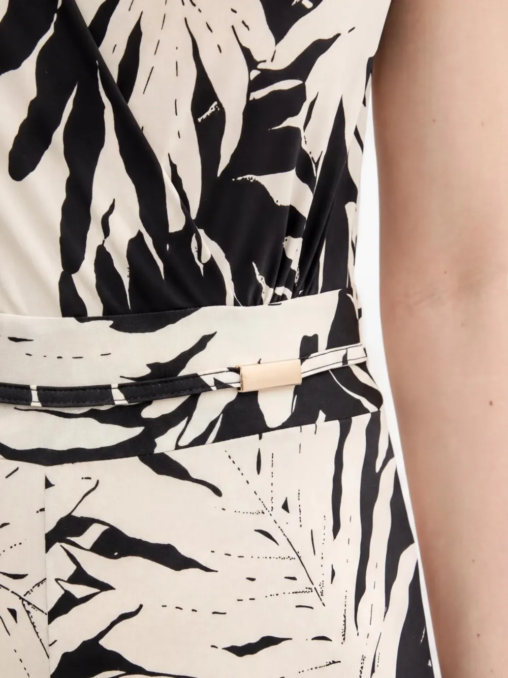 Morgan Jumpsuit met V-hals en bloemenprint Beige