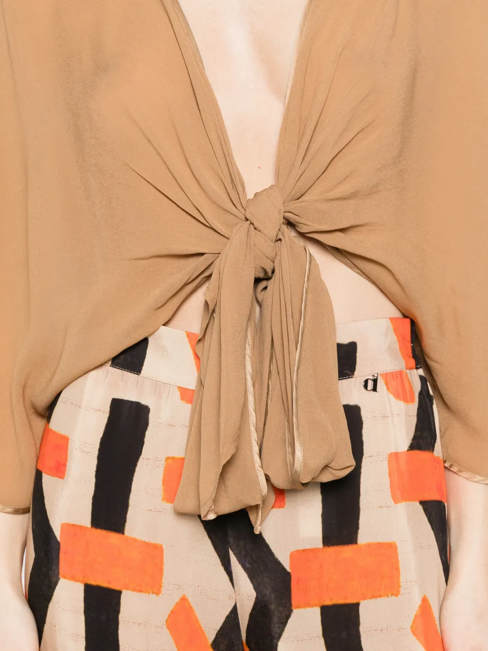 DIXIE Top met gestrikte voorkant Beige