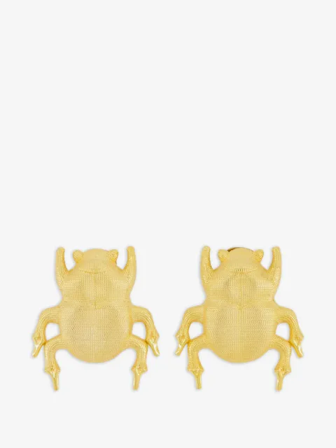 Begüm Khan aretes con motivo de insecto