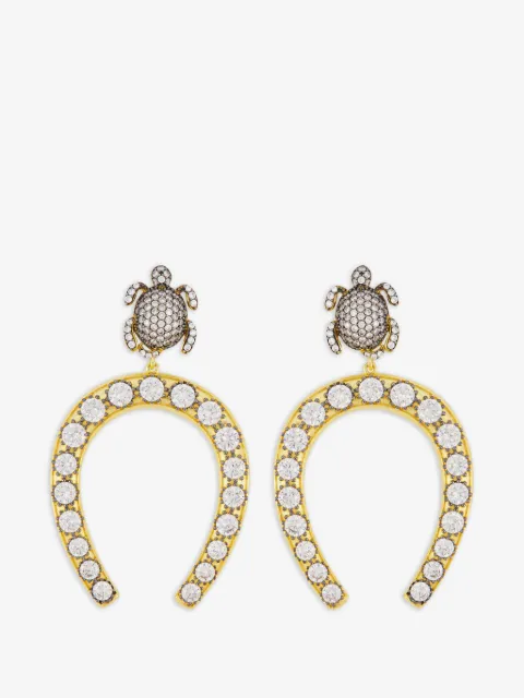 Begüm Khan aretes Serdarino