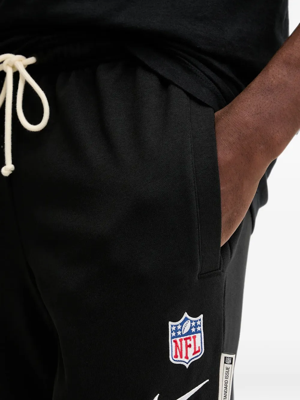 Nike Standard Issue track pants Zwart
