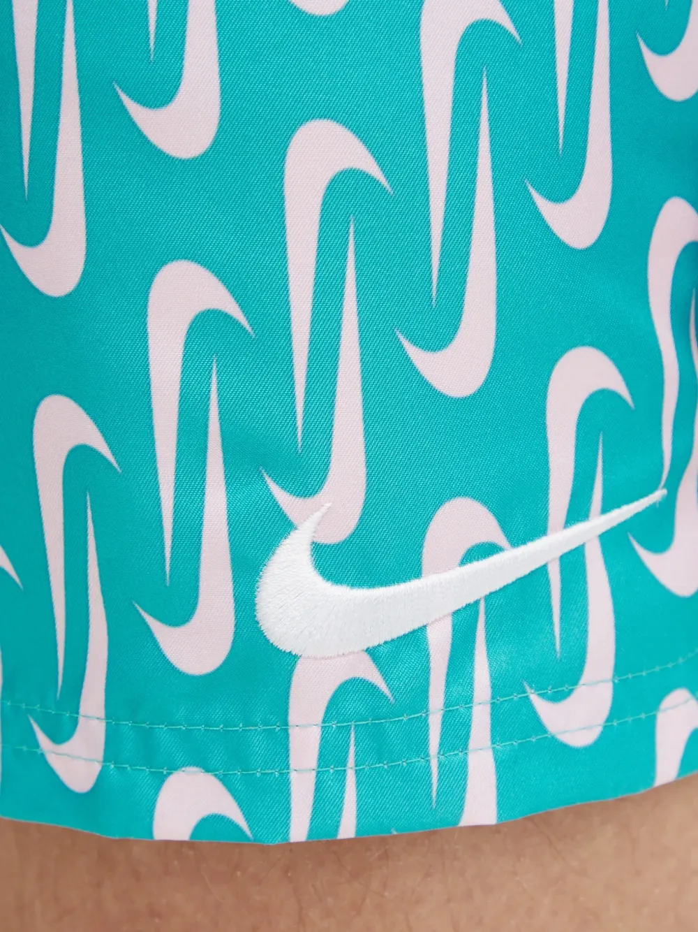 Nike Swoosh-print swim shorts Blauw