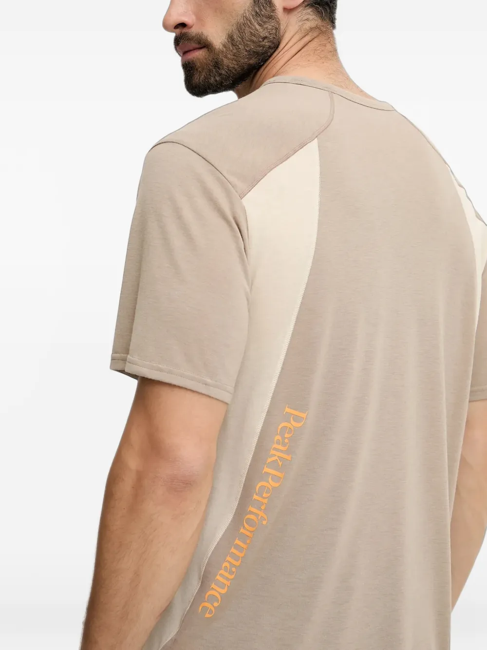 Peak Performance Trail T-shirt met colourblocking en logo-print Beige