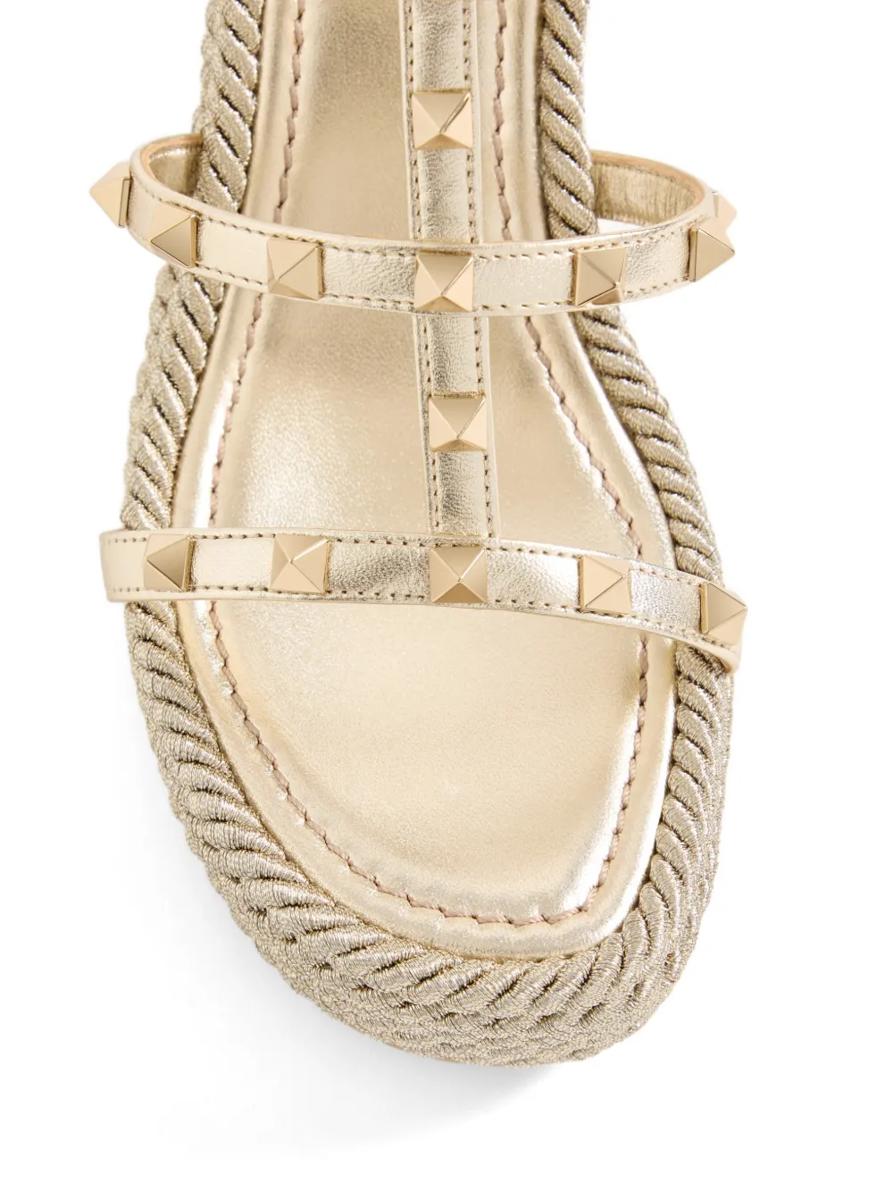 Valentino Garavani Rockstud laminated nappa wedge sandals 95 mm Goud