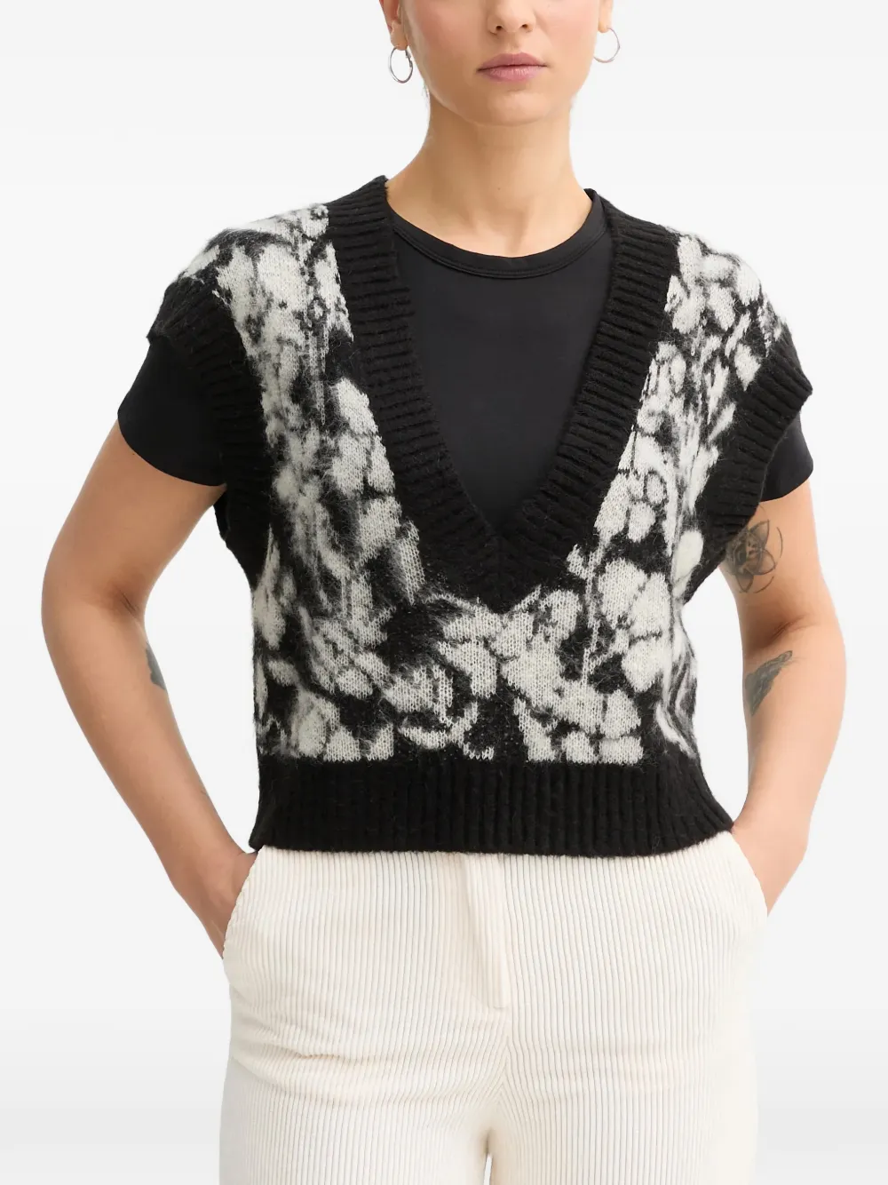 Benetton Maglione a fiori con scollo a V - Nero