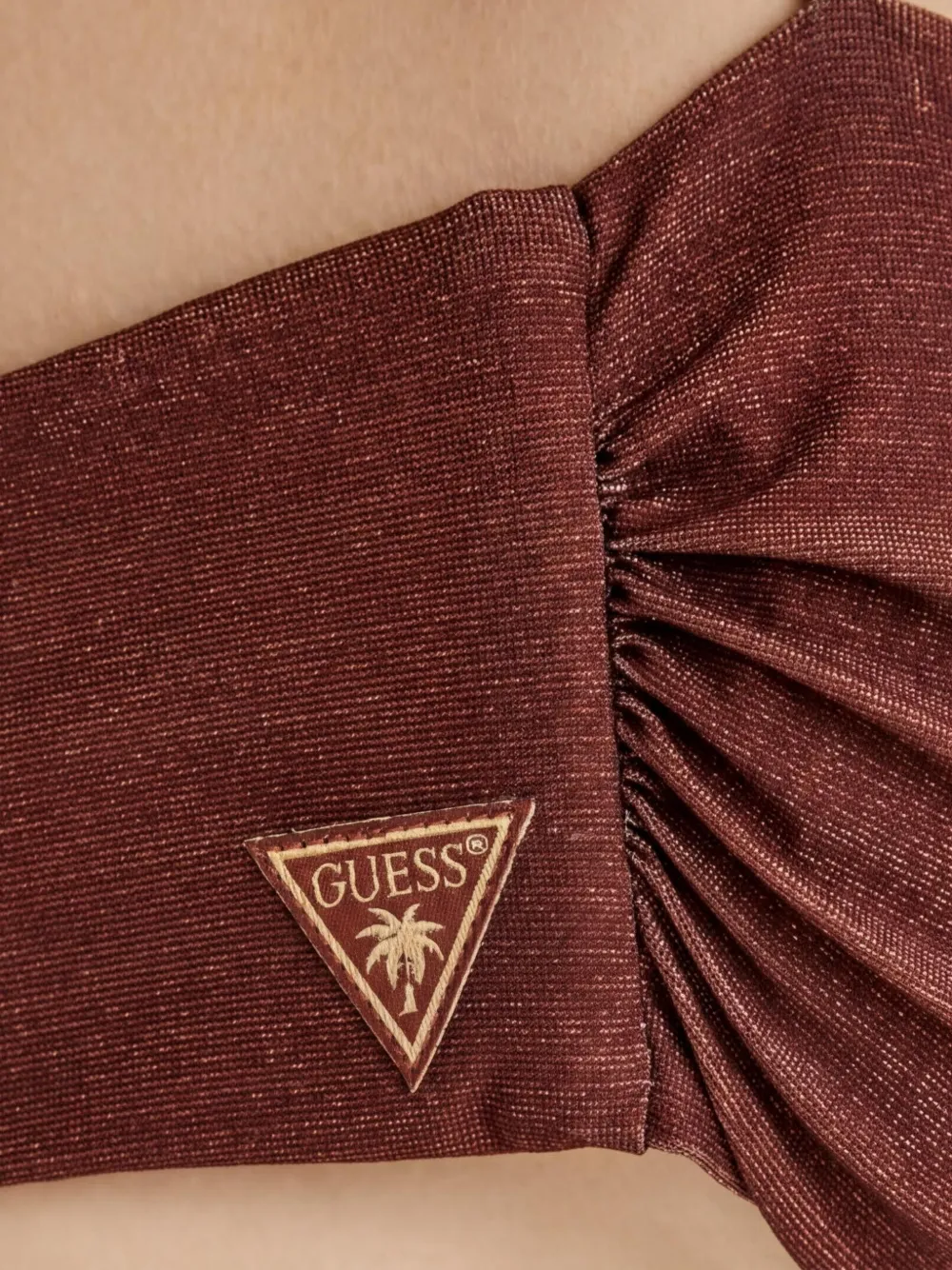GUESS USA Bikinitop met ruches en logo-patch Bruin