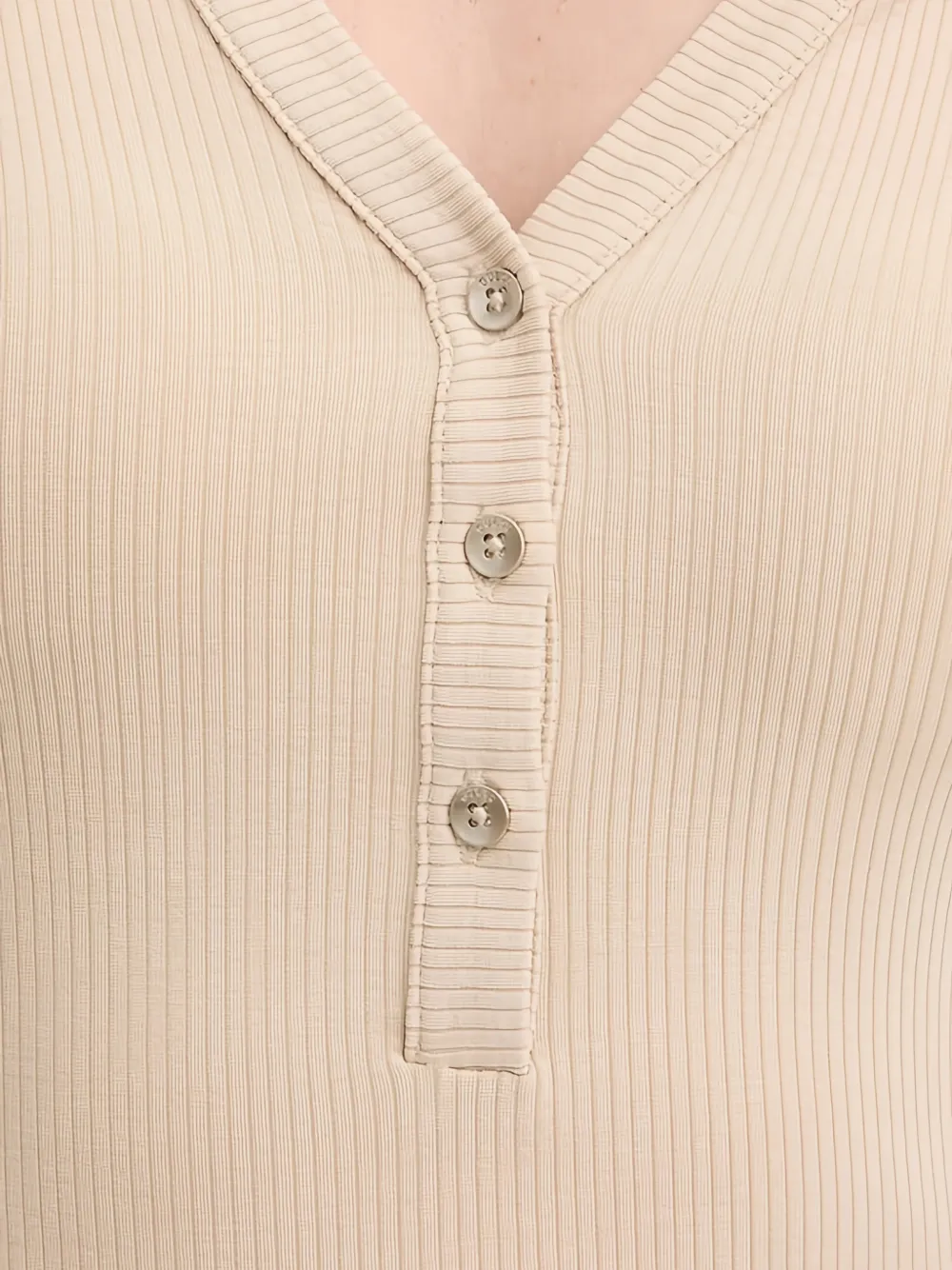 GUESS USA Geribbeld T-shirt met knopen Beige