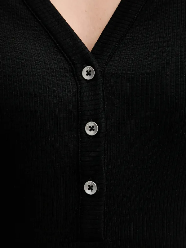 GUESS USA ボタン Vネック Tシャツ | ブラック | FARFETCH JP