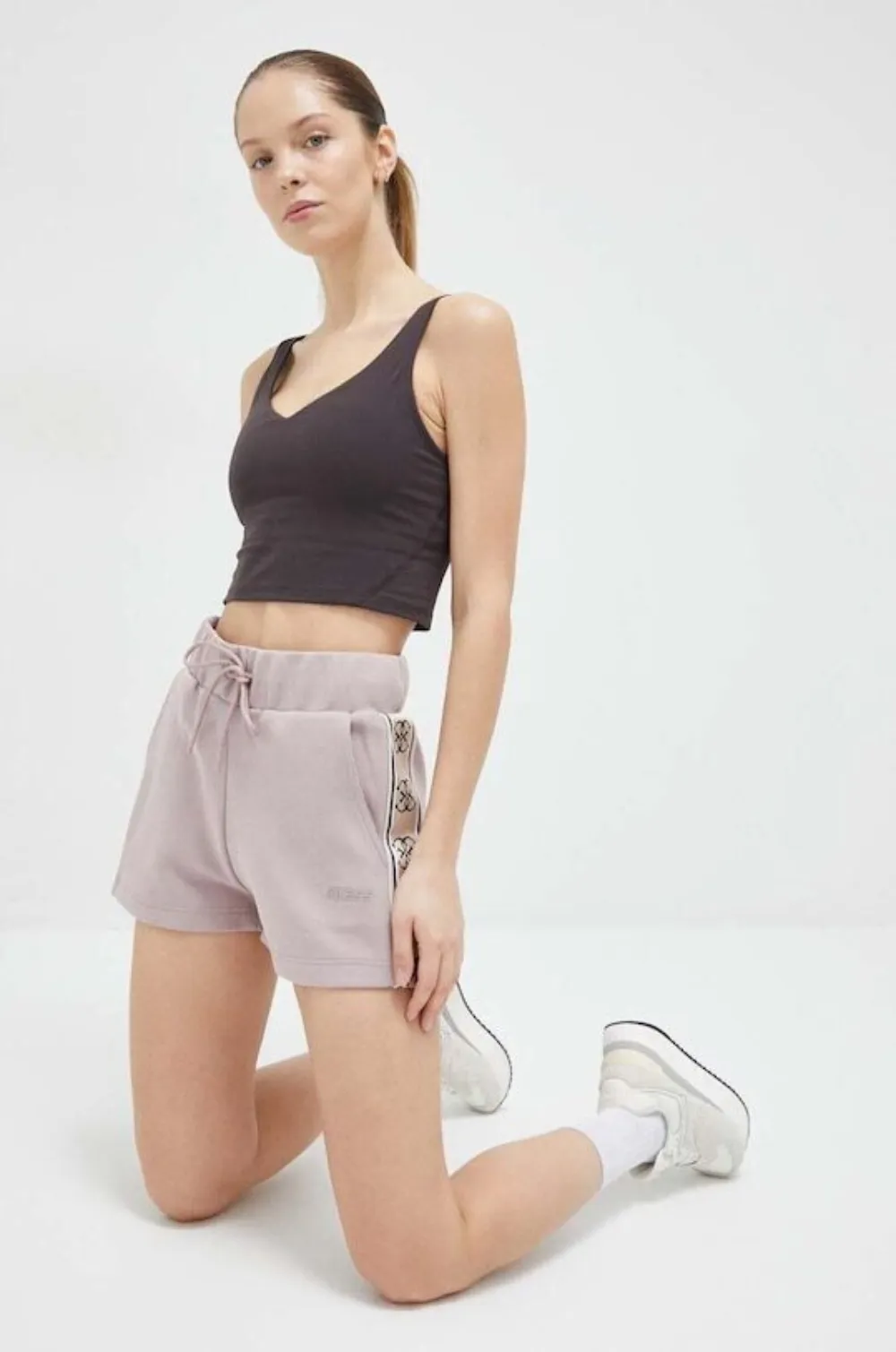 GUESS USA logo-tape drawstring-fastening shorts - Viola