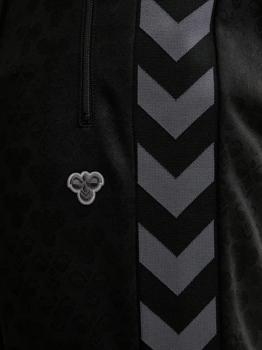 Hummel HmlArchive chevron-stripe logo-patch track pants Zwart