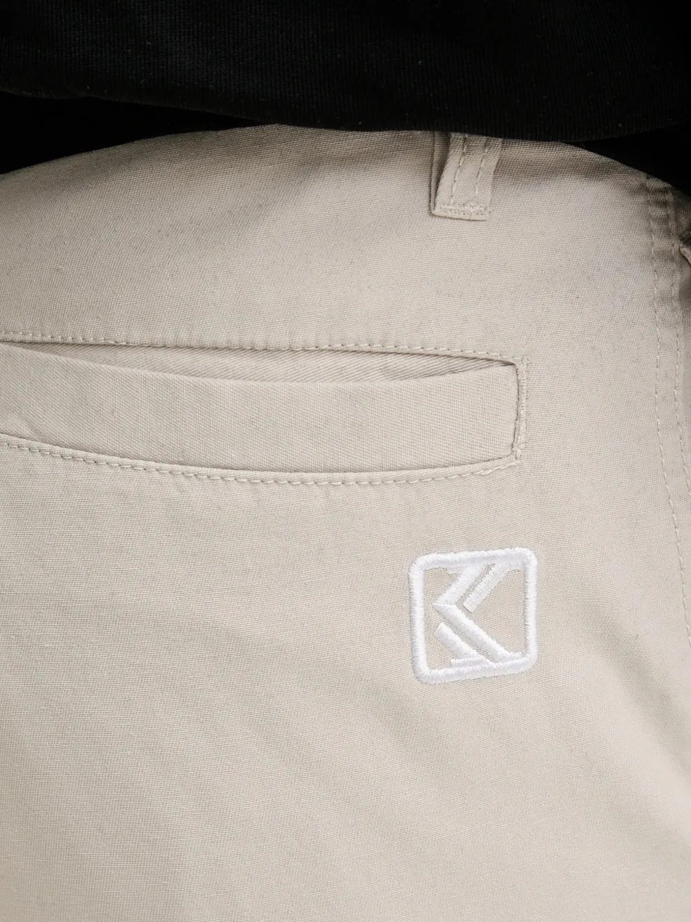 karl kani logo-detail cargo shorts Beige
