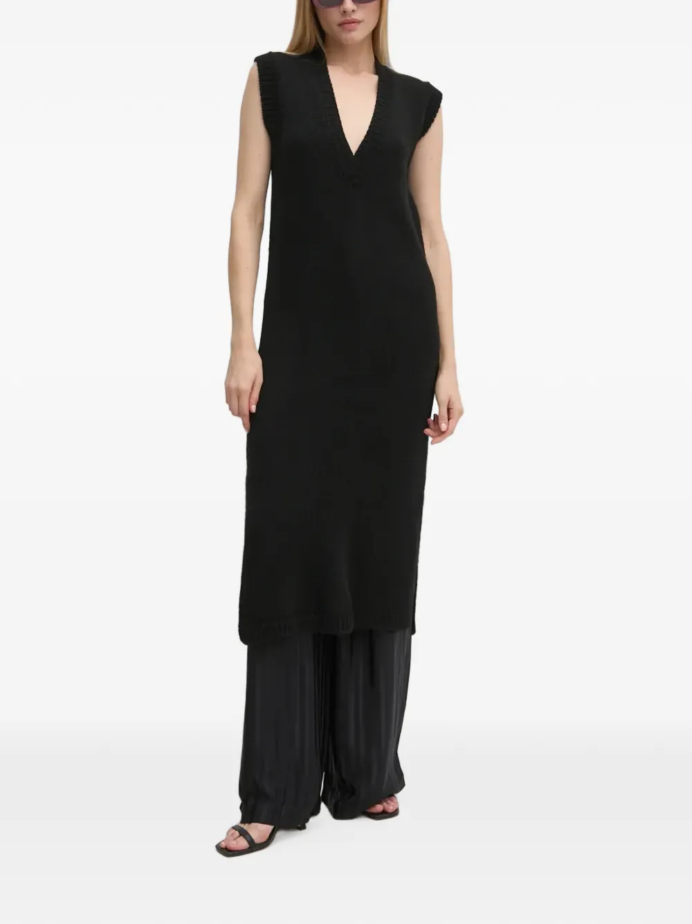 Sisley Abito smanicato con scollo a V - Nero