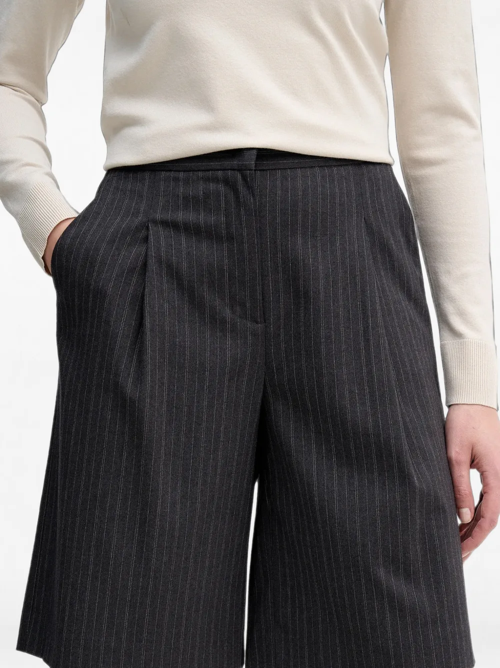 Sisley Shorts met krijtstreep Zwart