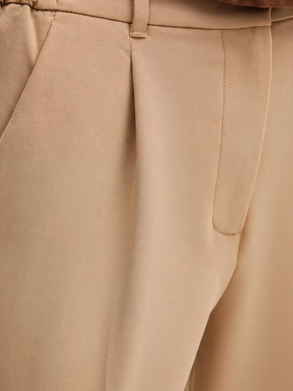 Sisley Broek met riemlussen en plooien Beige