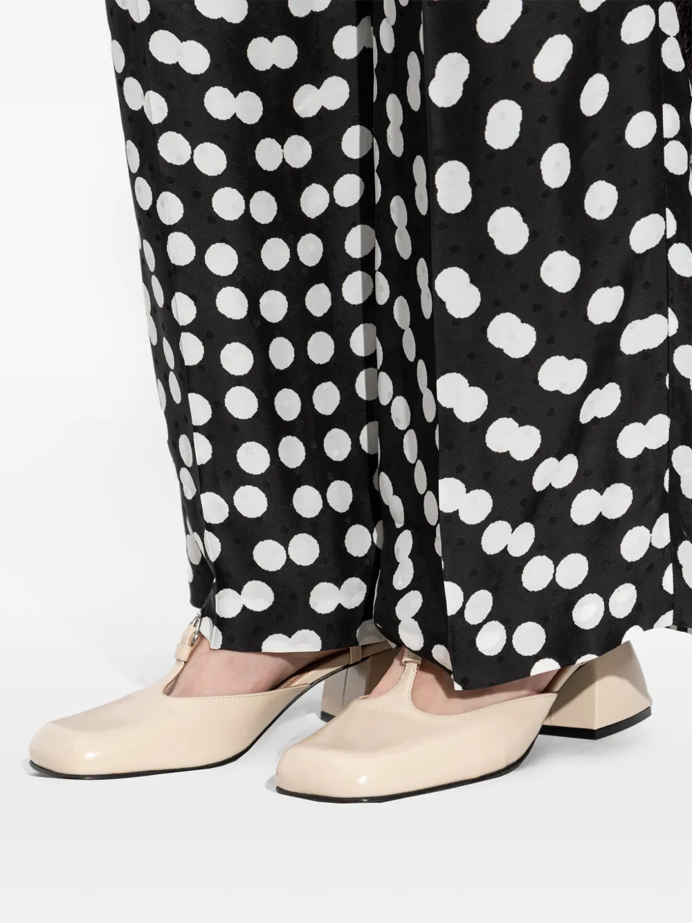 Nodaleto Leren pumps met T-bandje Beige