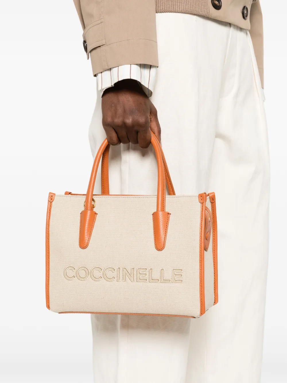 Coccinelle Toilettas met geborduurd logo en leren afwerking Beige