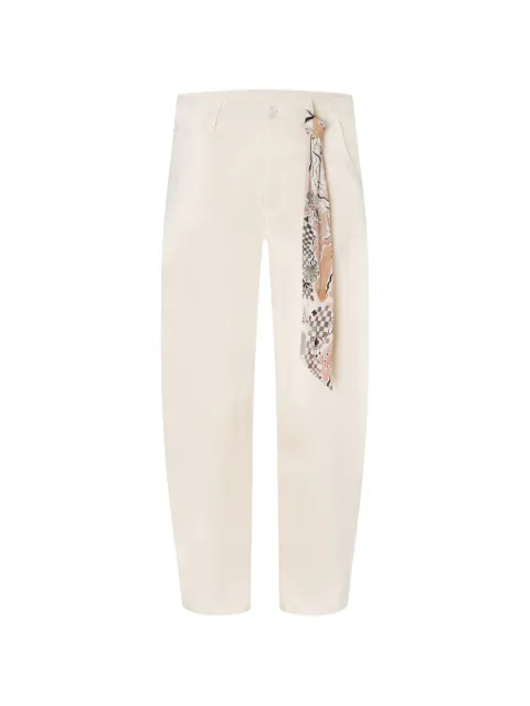 Cambio pantalones con detalle de mascada