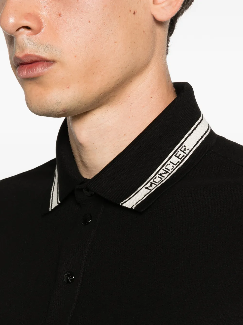 Moncler T-shirt met logo kraag Zwart