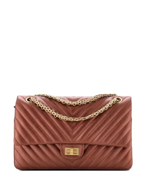 CHANEL Pre-Owned bolsa de hombro Reissue 2.55 Flap 226 de piel de becerro con efecto envejecido y motivo Chevron metalizado