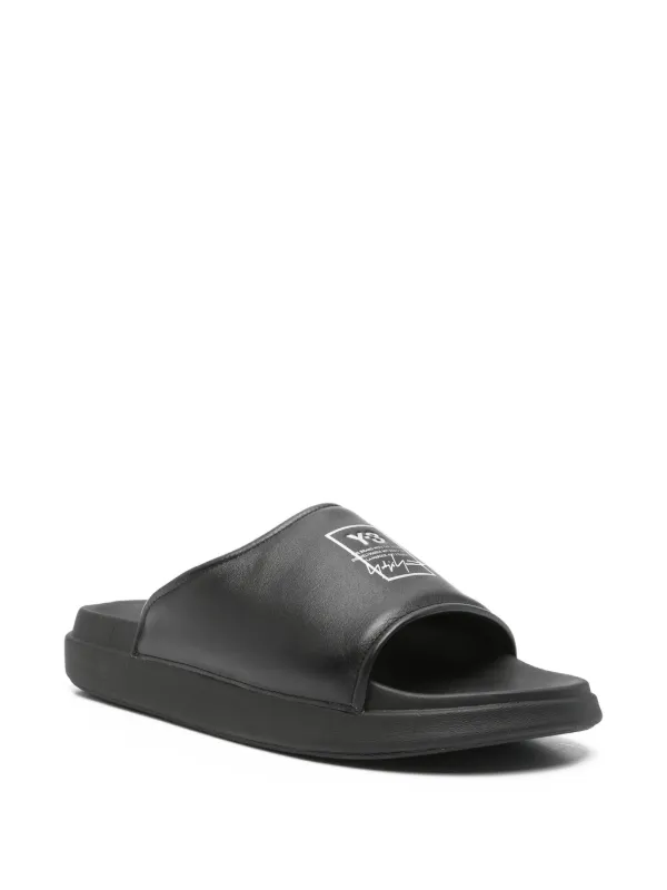 Y-3 ロゴ サンダル | ブラック | FARFETCH JP