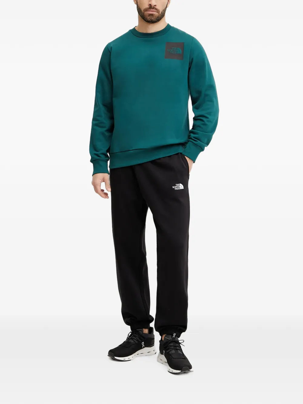 The North Face Essential ruimvallende trainingsbroek met trekkoord Zwart