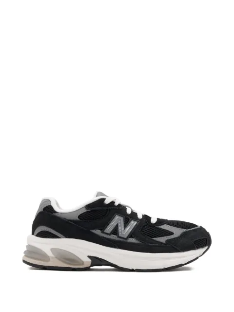 New Balance Kids tenis con aplique de logo