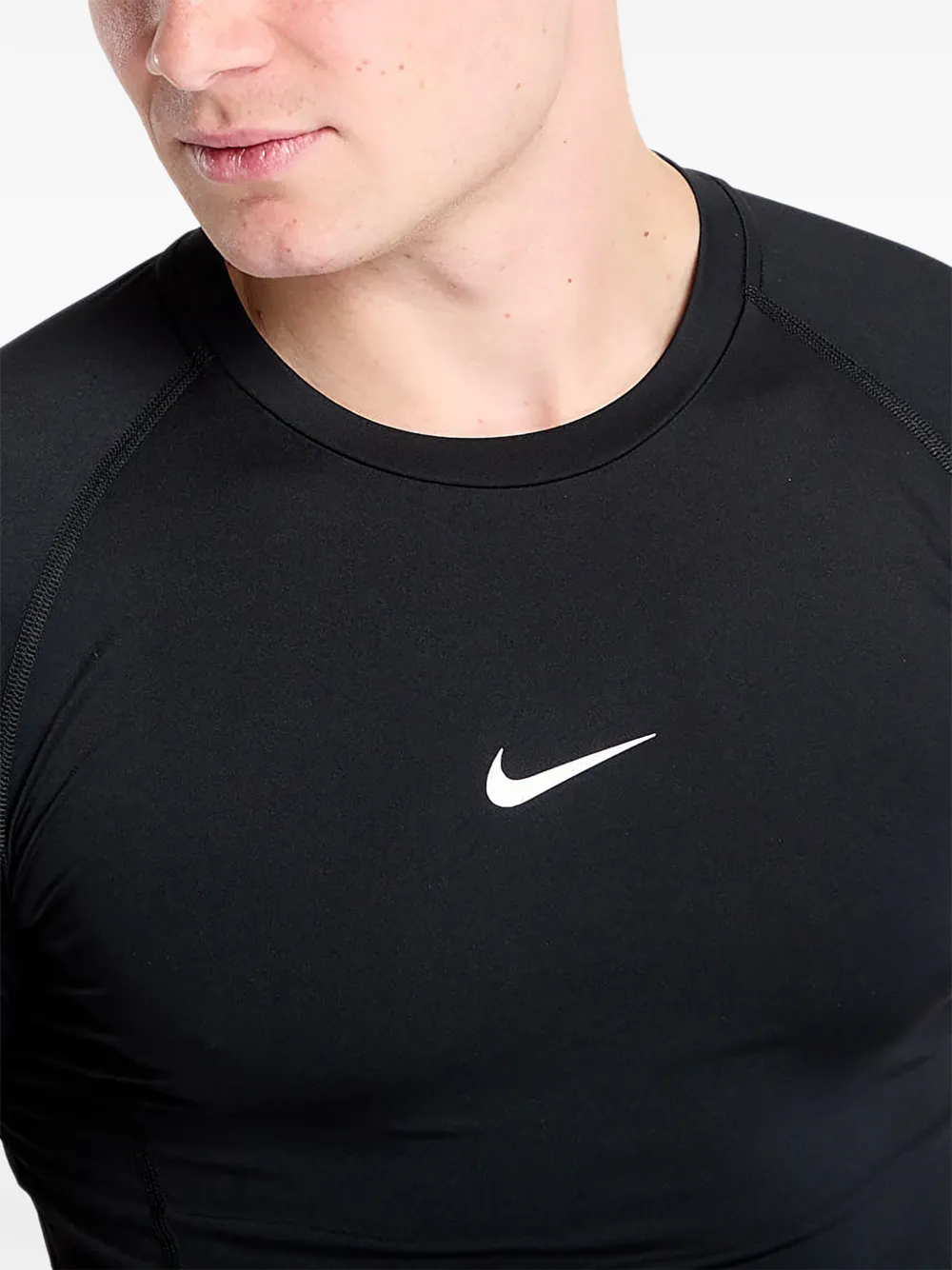 Nike T-shirt met korte mouwen en logoprint Zwart