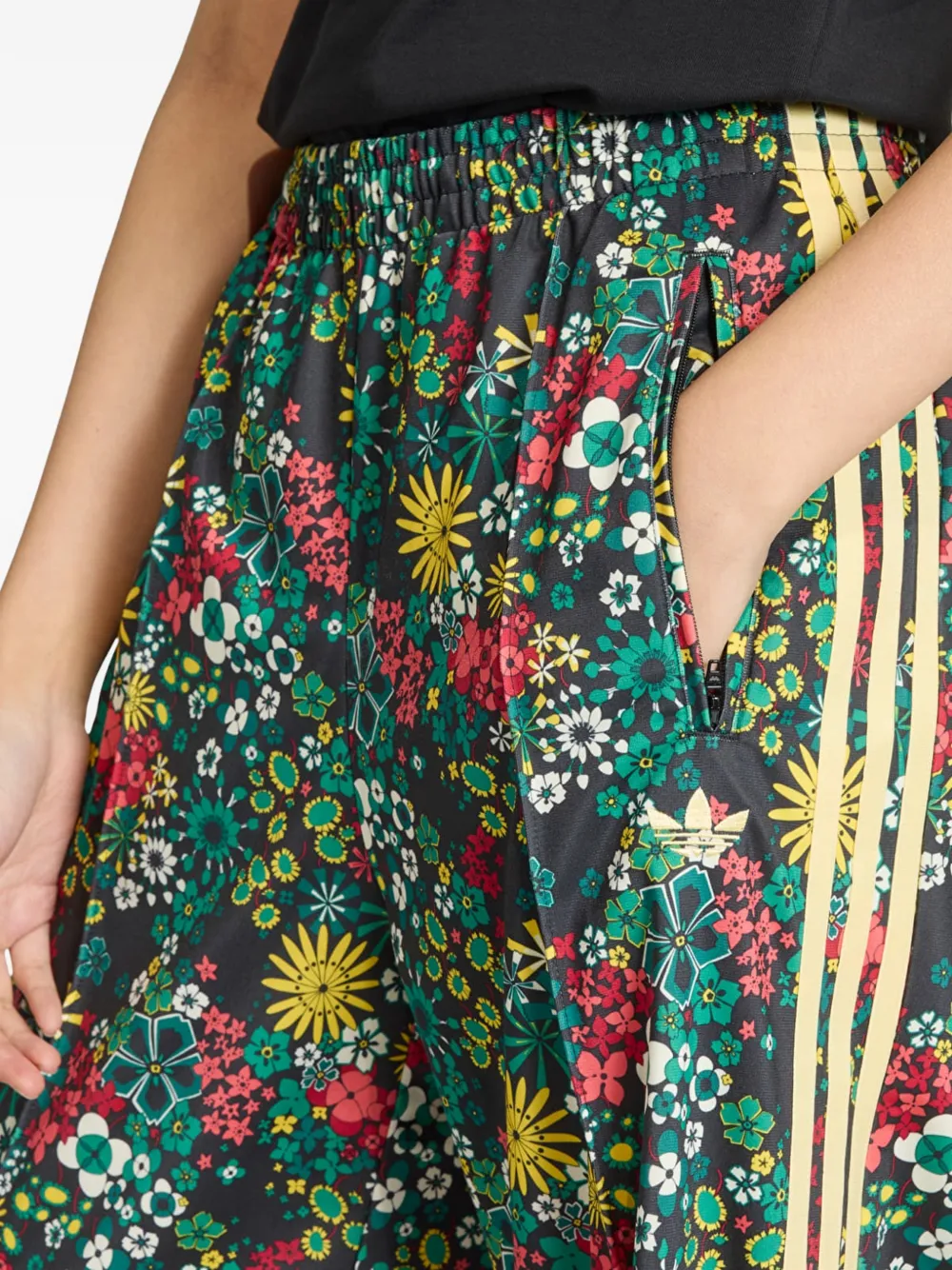 adidas x Liberty London broek met bloemenprint Groen