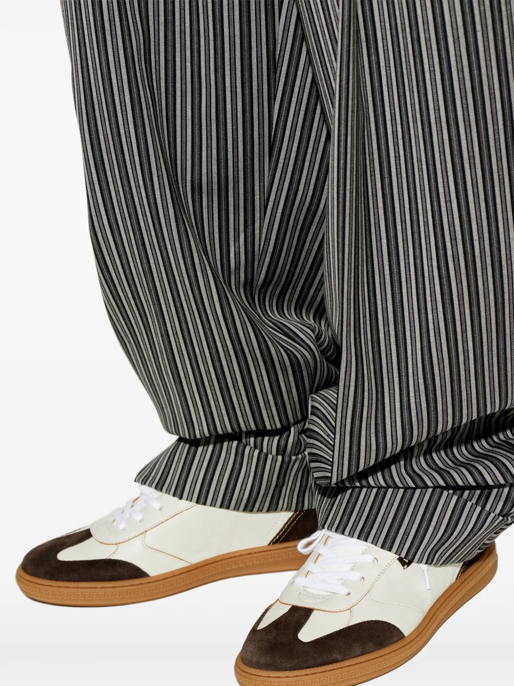 Versace Sneakers met Greca-patroon Beige