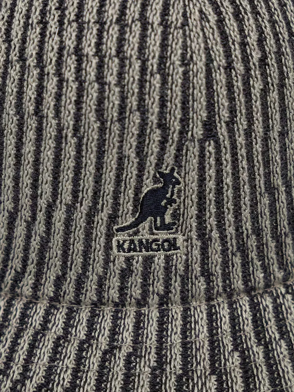 Kangol Gestreepte vissershoed Beige